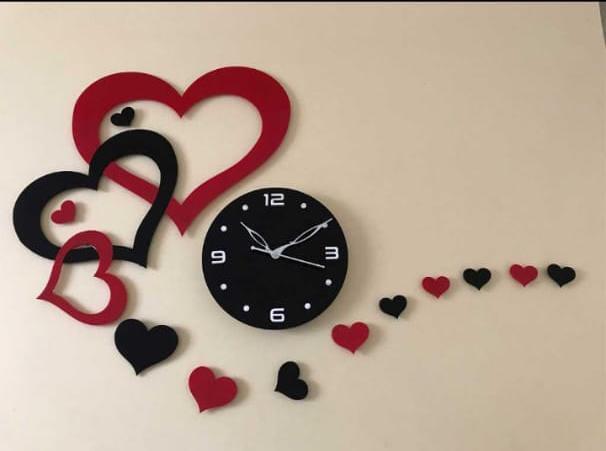 Hearts design analogue wall clock