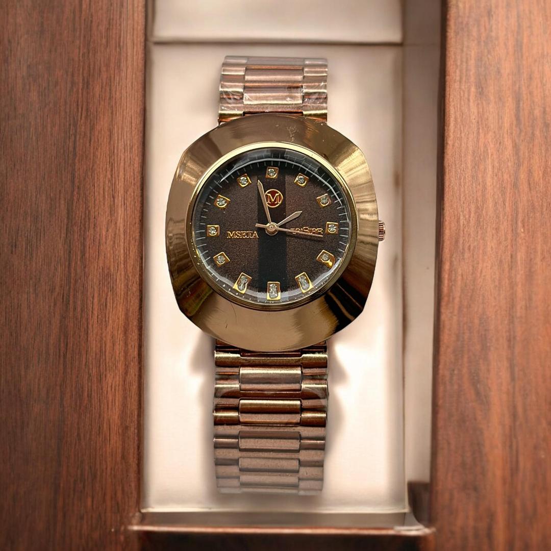 Men's Fornal Analouge Watch Golden Color